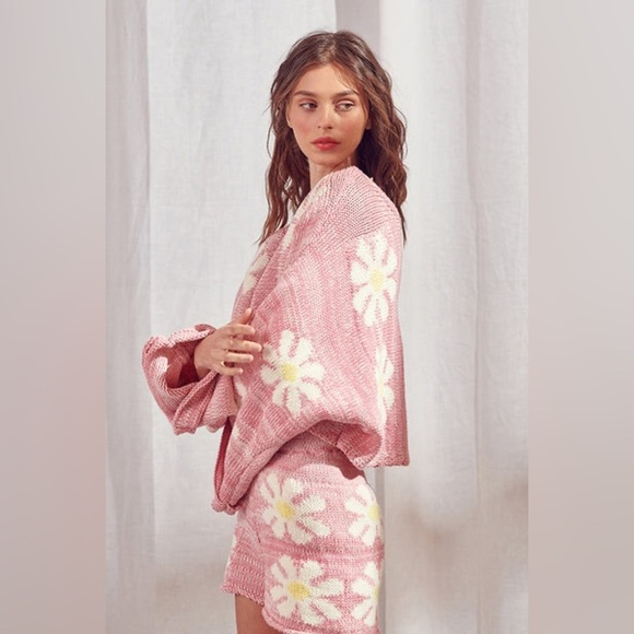 SOLD Storia Ditsy Daisy Sweater - Picture 3 of 10